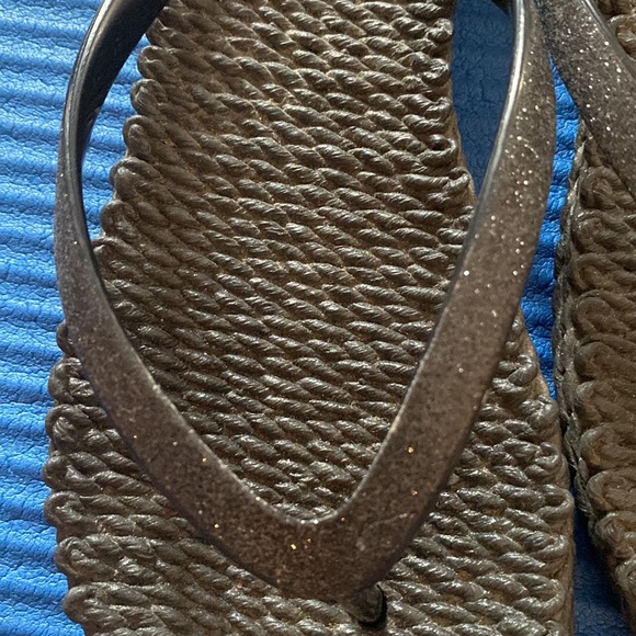 Isle Jacobsen flip flops size 6 - Picture 2 of 4